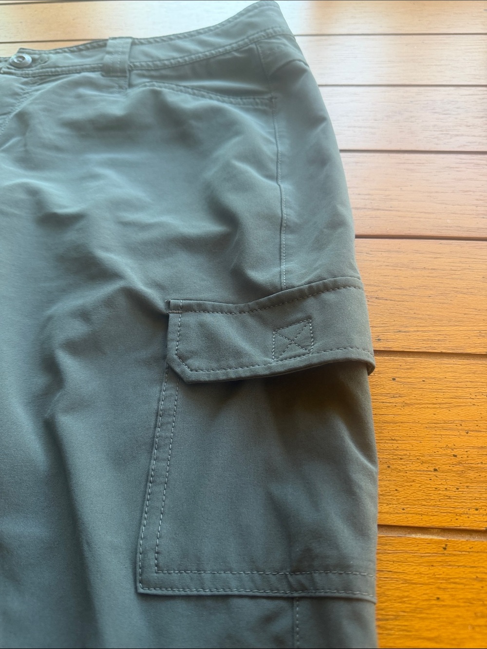 Eddie Bauer Women’s Cargo Capris in Grey - Picture 4 of 10